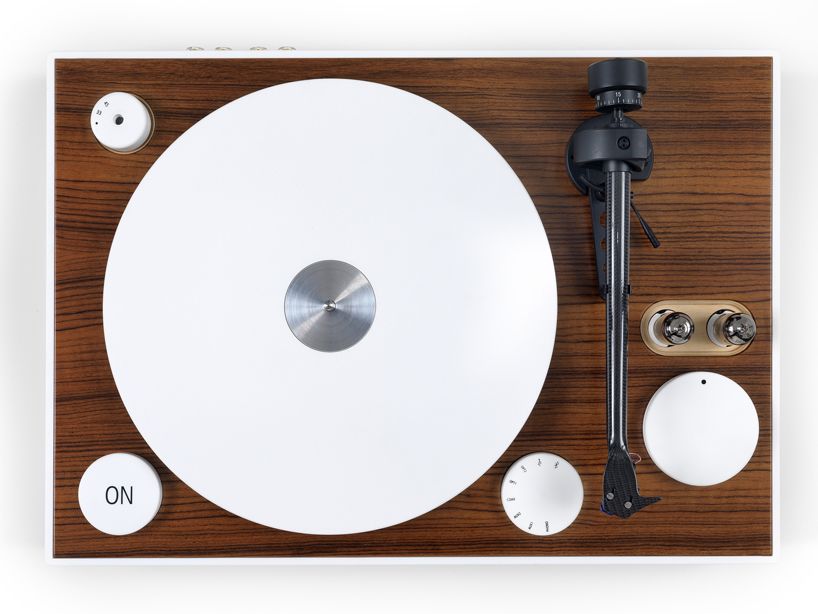 ‘ON’ turntable by GPinto เครื่องเล่นแผ่นเสียงที่ผสานความคลาสสิกและล้ำสมัยไว้ด้วยกัน